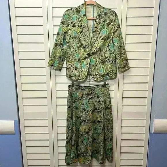 Liz Claiborne Paisley Blazer & Skirt Set Size 6 and Size 4 - Picture 4 of 16
